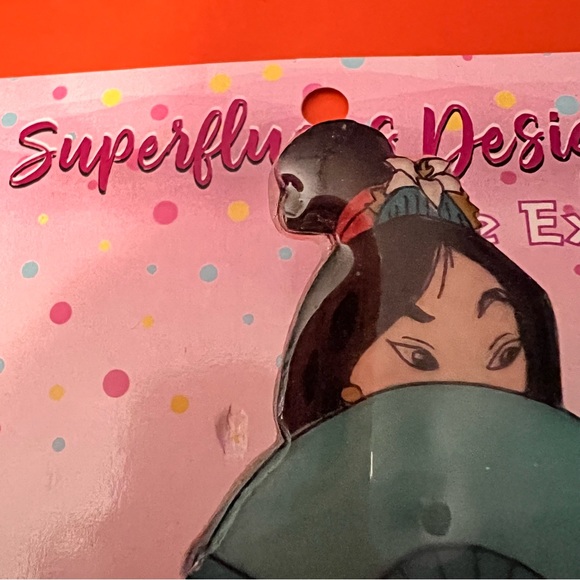 Superfluous Designs Mulan resin brooch - Picture 3 of 4